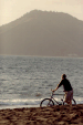 Cycliste au soleil couchant
