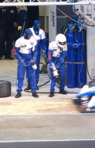 Peugeot 908 HDI team - Pit stop (Le Mans 2009)