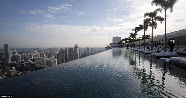 Infinity pool